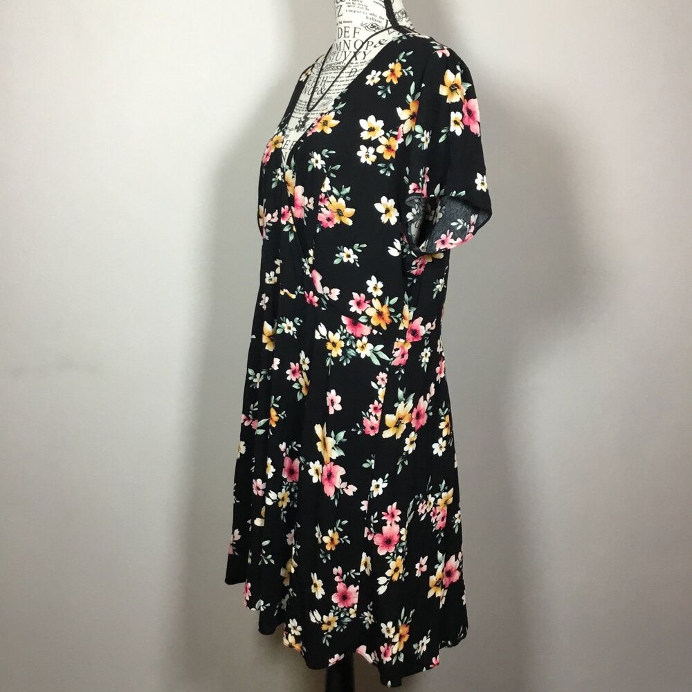 Black floral knee length dress wrap front short sleeve dark feminine romantic 2X - Picture 3 of 5